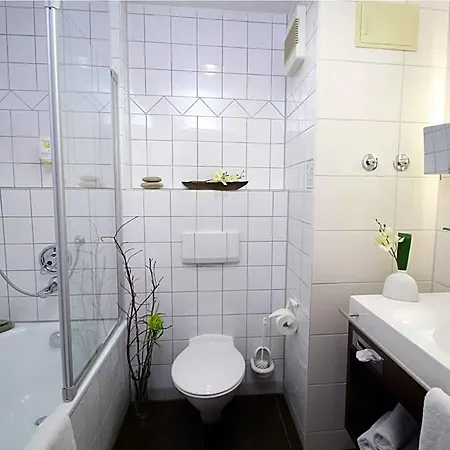 Amber Econtel 3* מינכן