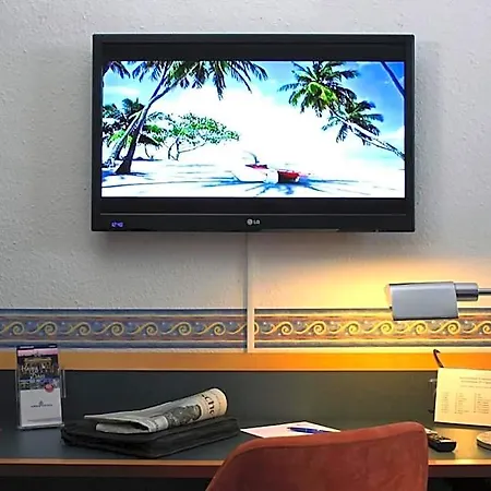 מלון Amber Econtel 3*