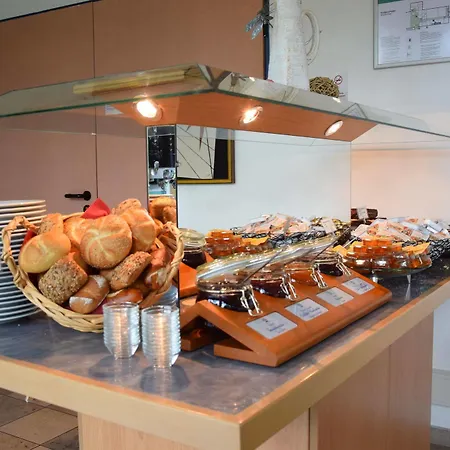 Amber Econtel Hotel 3*