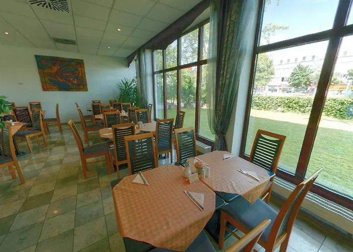 Hotel Amber Econtel 3*