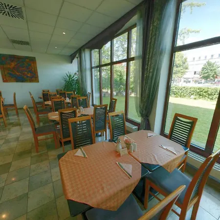 ホテル Amber Econtel 3*